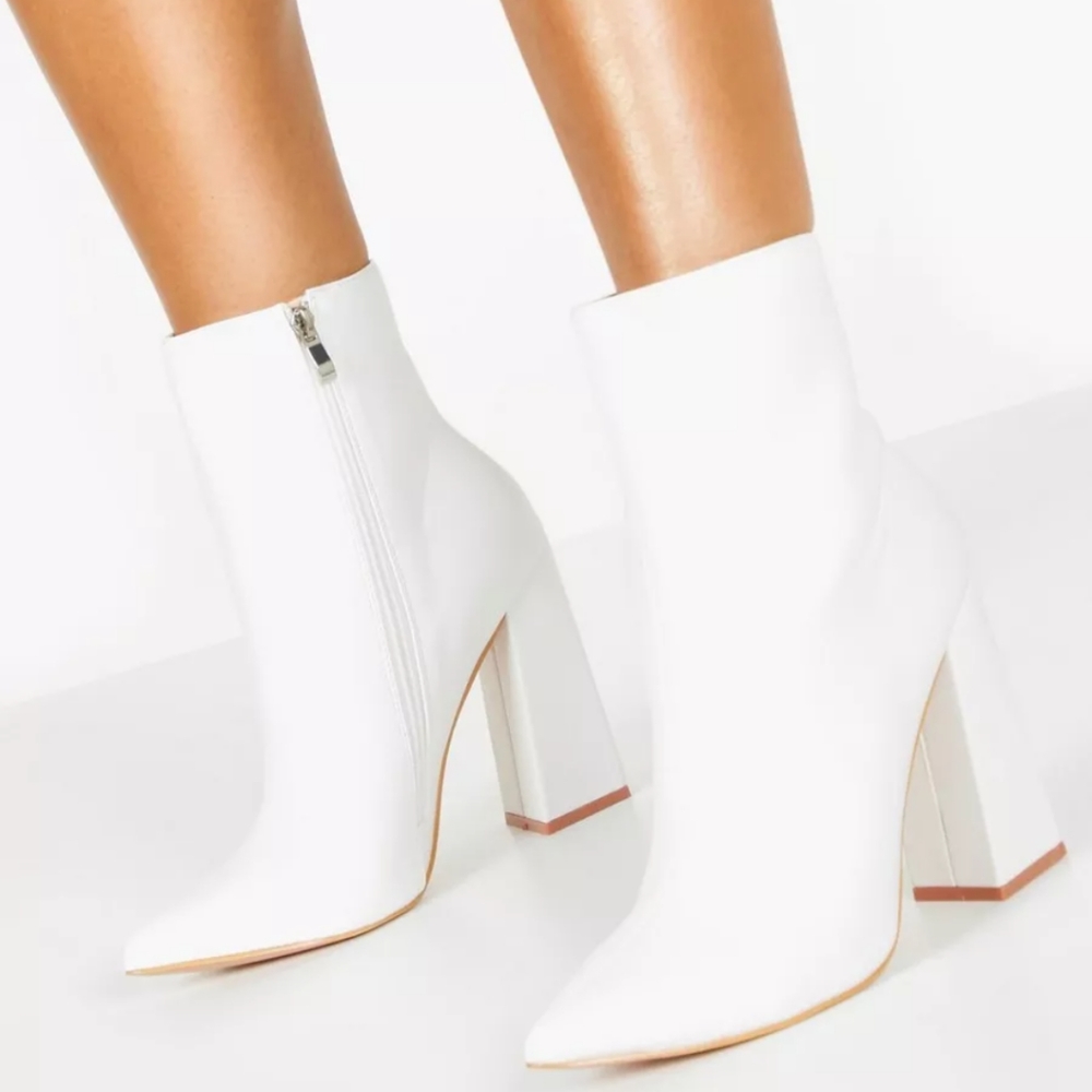 Boohoo Flare Heel Sock Boot size 10 B1